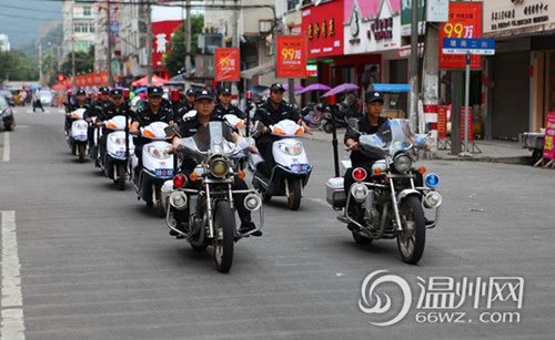 蒼南靈溪派出所加強(qiáng)巡邏防控 促國(guó)慶期間和諧穩(wěn)定