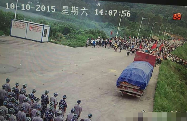 广东千人抗议私建焚烧场 与警方发生冲突