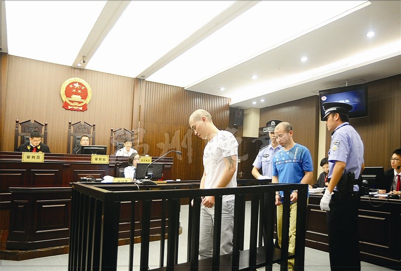 龙港奔驰女车主被劫案宣判：一人无期一人15年