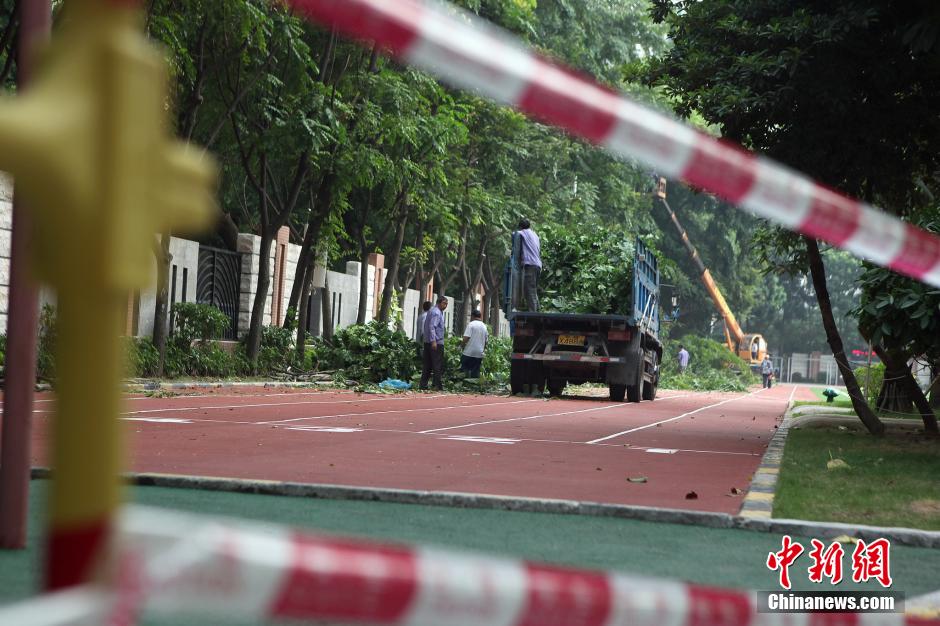 深圳一 小学  毒跑道 被铲除 学生离校-新闻中心