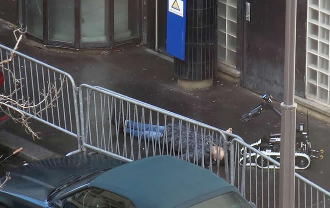 组图：男子试图闯入巴黎一警察局被警方击毙