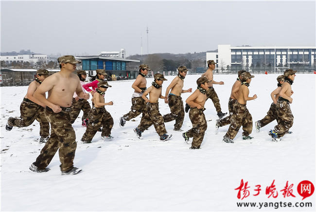 14个娃南京雪地 裸训 最小仅3岁 新闻中心 温州网