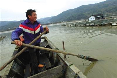 蒼南界牌村：30年前出名的窮 30年后富得出名