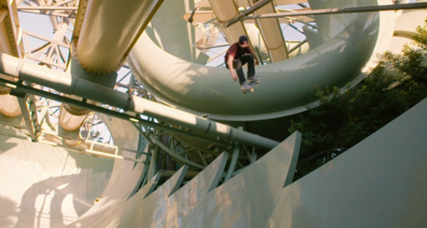 迪拜酒店水上乐园滑板表演惊险刺激