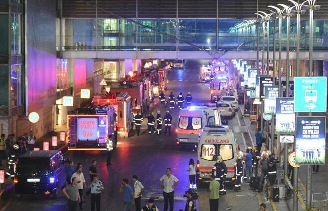 土耳其机场发生爆炸 已致百余人死伤