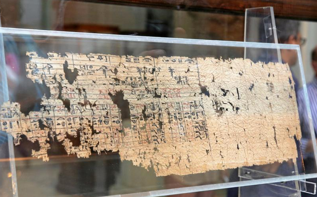 世界最古老纸莎草文献埃及展出 距今4500年