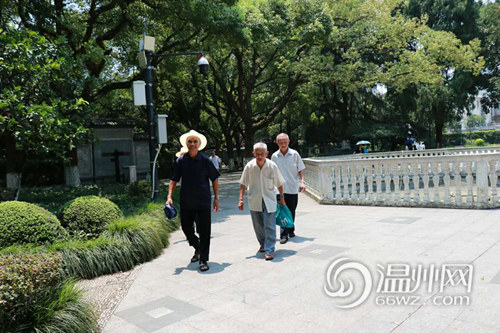 温州的天到底有多热?看记者现场带盐烤肉-新