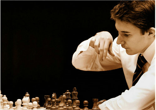 他是国际特级大师中华第一人,不但棋类项目通