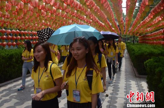 40余名澳门华裔青少年齐聚华人老家体验根祖