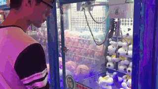 直播:网传夹娃娃技巧靠谱吗 看小编实战是虐机器还是被虐