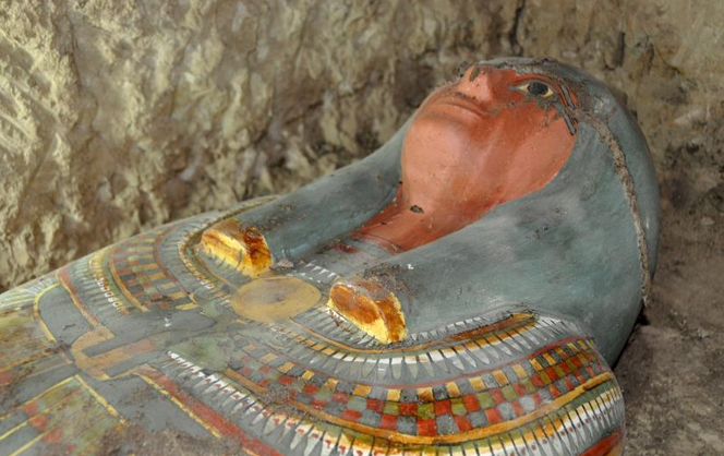 埃及新发现千年木乃伊 装饰华丽保存完好