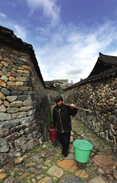 红岩海鲜市场_浙江温岭:发力“伏季休渔攻坚战”一夜查获新鲜海产品上万公斤