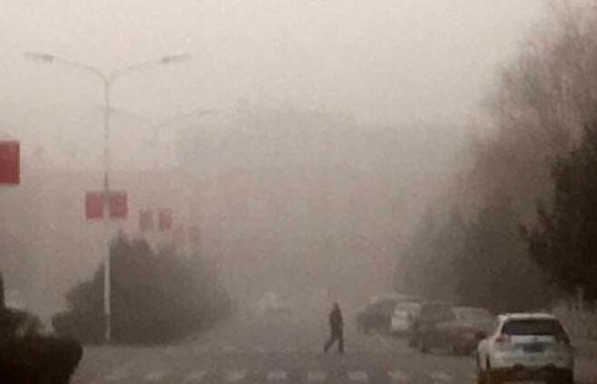大范围沙尘天气侵袭甘肃河西走廊