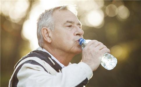 老人经常口渴 六个因素会引起口干