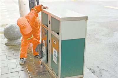 道路保洁比功夫 城管一把手亮法宝