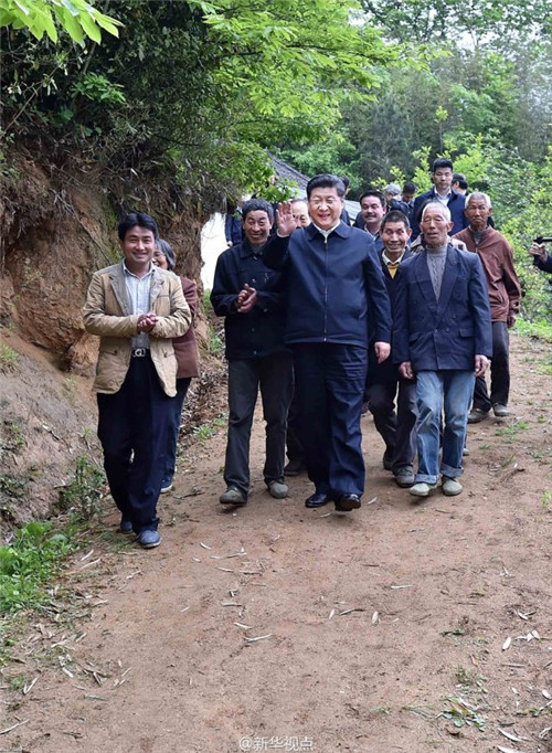 【扶贫足迹】2016年4月24日,习近平总书记来到金寨县花石乡大湾村