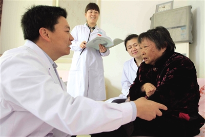 上海“医养结合”新模式：把医疗康复搬进养老院