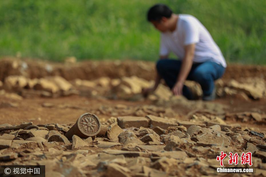江苏淮安棚户区改造 发现大量跨度千年文物