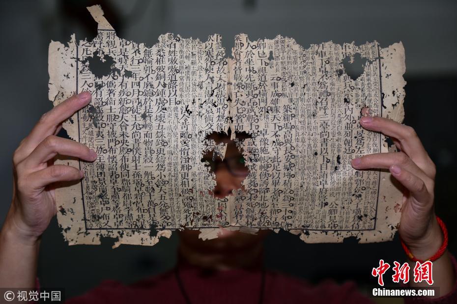 探访古籍修复师 修复古籍七千余册手指被磨脱皮