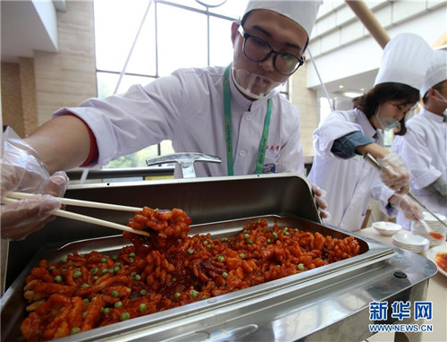 上海：高校美食节 比拼食堂菜
