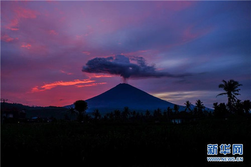 巴厘岛火山持续喷发
