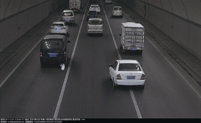 抓拍瓯海大道隧道内变道首日 17个小时102起违规