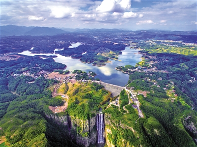 天顶湖美景