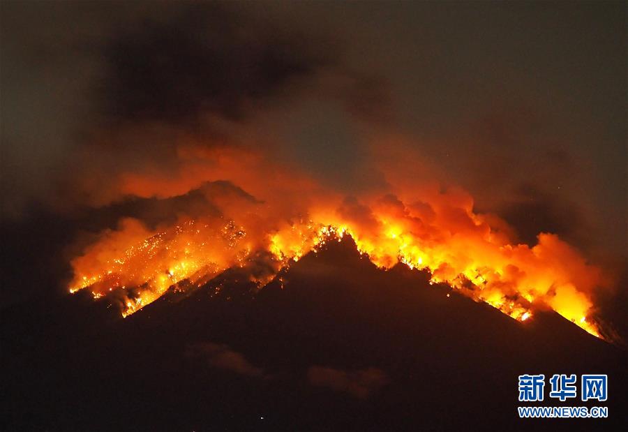印尼巴厘岛阿贡火山剧烈喷发