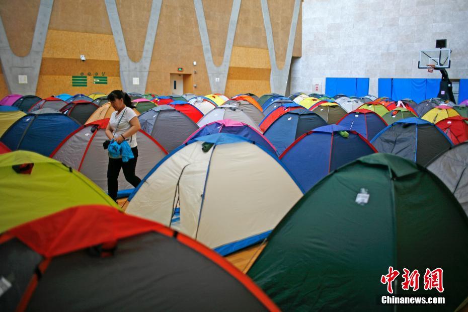 天津大学连续7年搭帐篷供新生家长住宿