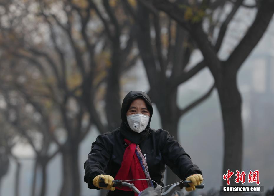 北京遭遇五级重度污染天气