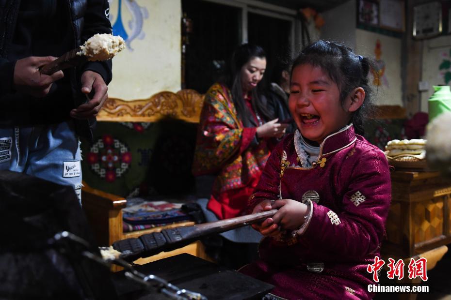 西藏林芝迎来中国最早“新年”