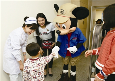 米奇来了 全省首个迪士尼欢乐屋落户市妇女儿童医院