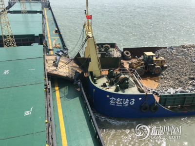 温州东海海域两货轮相撞“难分难解” 31人被成功救下