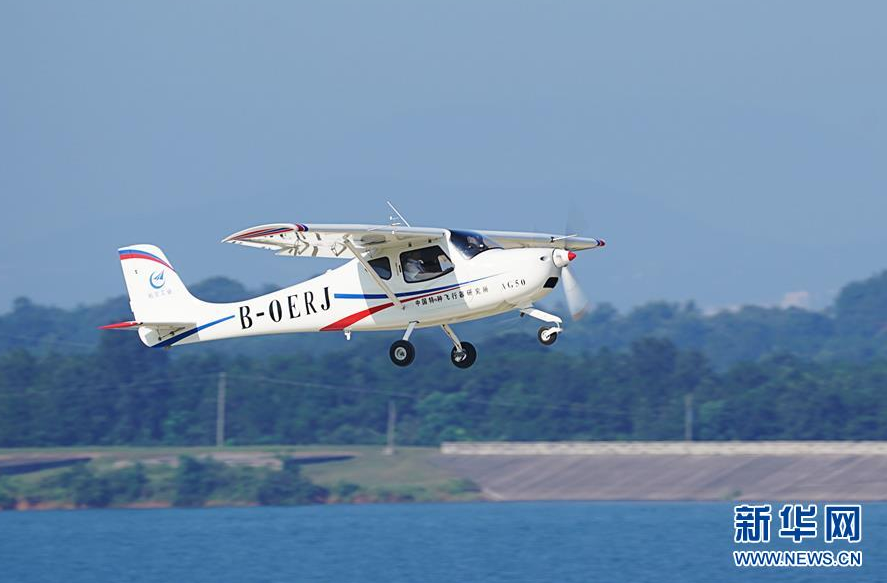 国产“领雁”AG50轻型运动飞机首飞成功