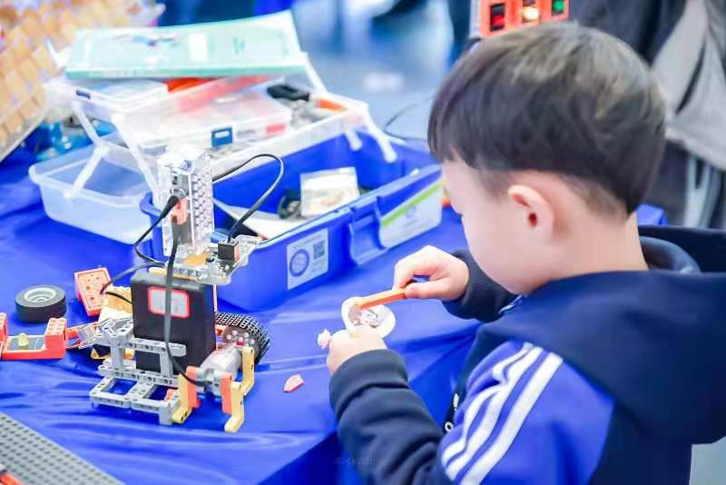种下绿色经济的梦想种子大都会人寿开启“都会护绿”青少年创客新探索(图1)