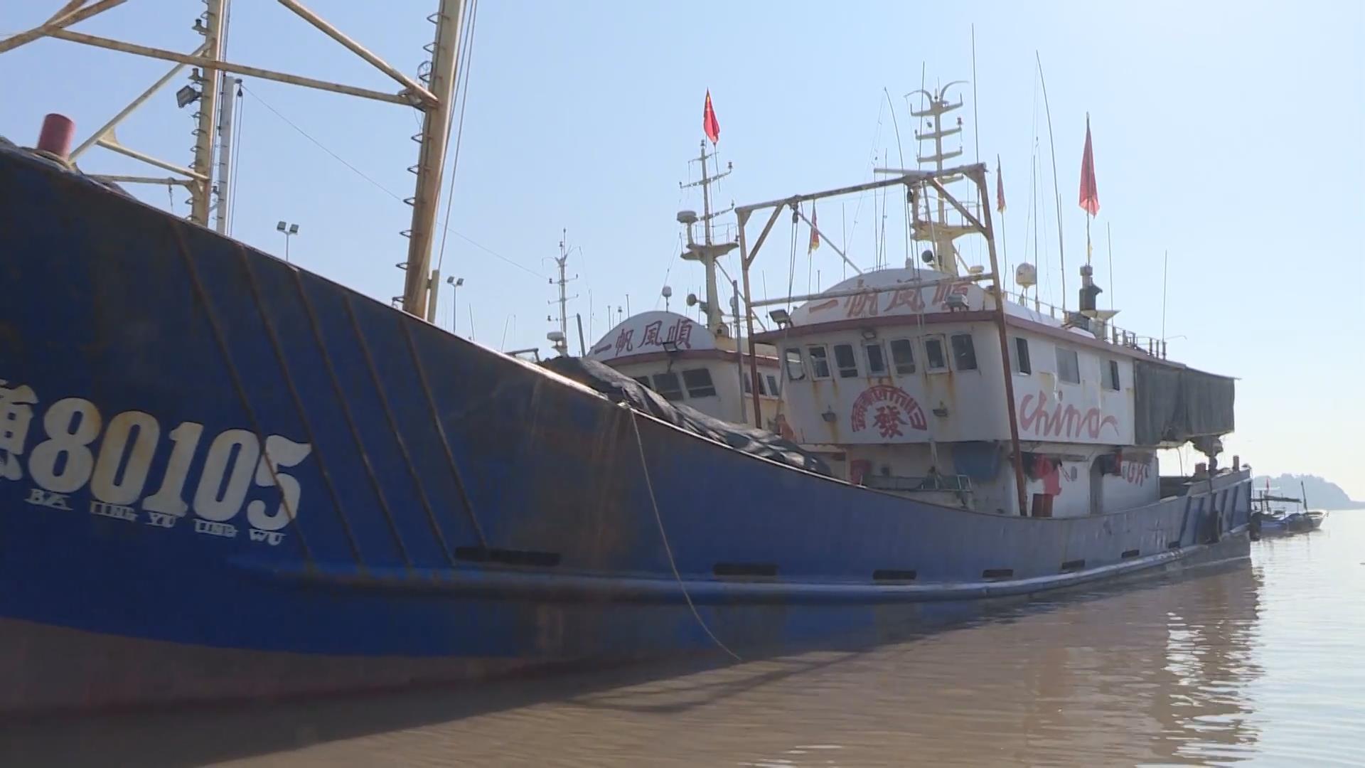 钓具渔船建造完工下水 – 象山浦东船厂