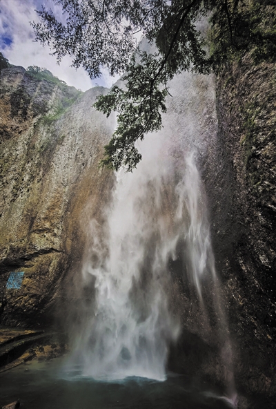 来自全省各地的名山公园,a级景区,森林公园等嘉宾代表走进雁荡山,参与