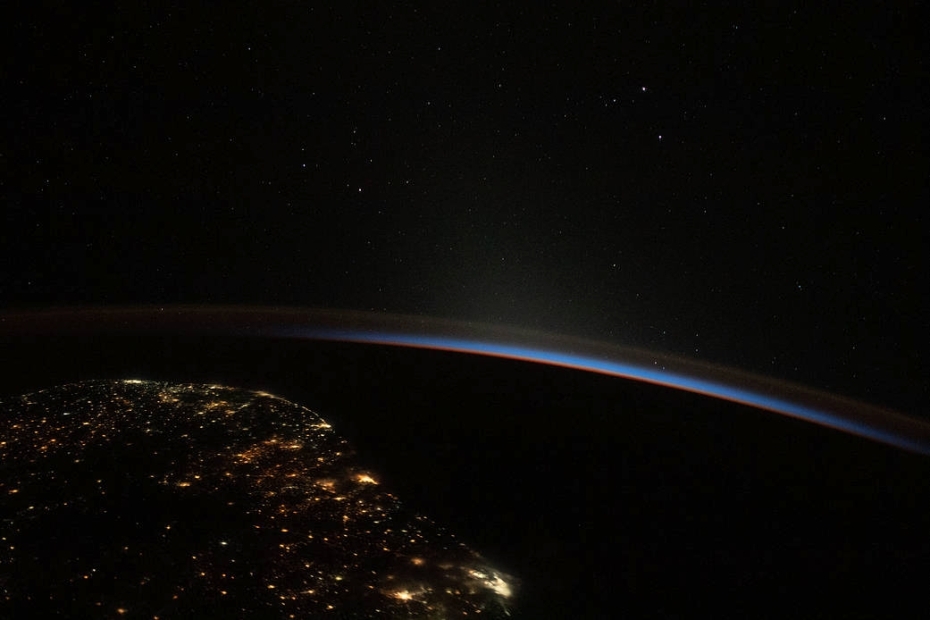 NASA：国际空间站捕捉到壮观的轨道日出