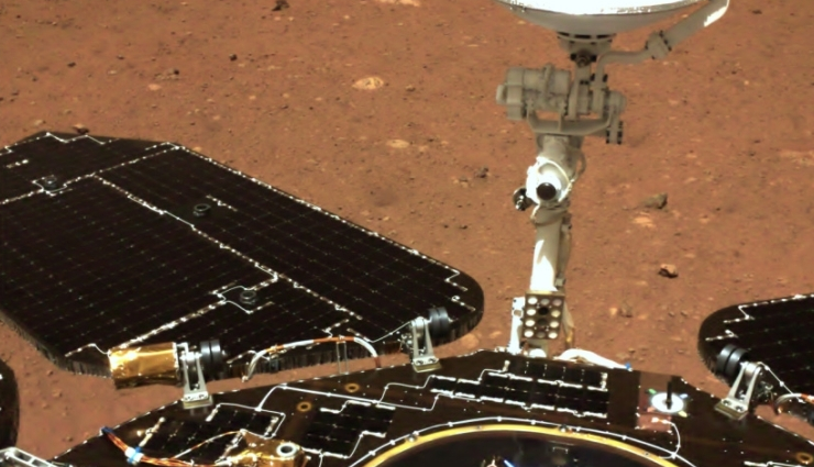 “天问一号”传回火星巡视区高分辨率影像