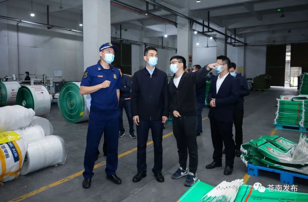 苍南县委书记张本锋督查节前安全及疫情防控工作