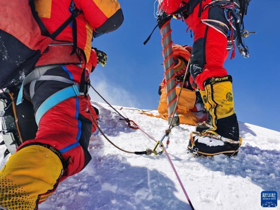 中国科考队员成功登顶珠峰 珠峰科考创造多项新纪录