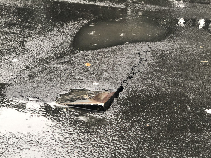 路面破損嚴重，鹿城區濱江街道這些坑洼路亟待“美顏”