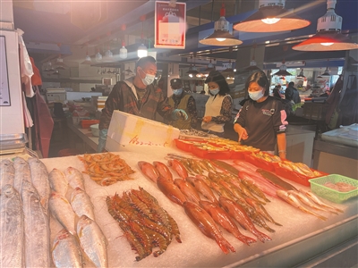 禁渔期冰鲜、人工养殖海产品供应充足 价格较亲民
