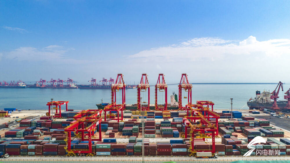 港口雄开万里流｜山东港口日照港打造全球首个顺岸开放式全自动化集装箱码头
