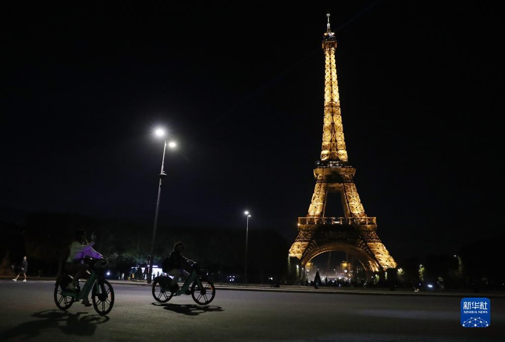 巴黎多个地标建筑装饰性照明受能源危机影响提前熄灯