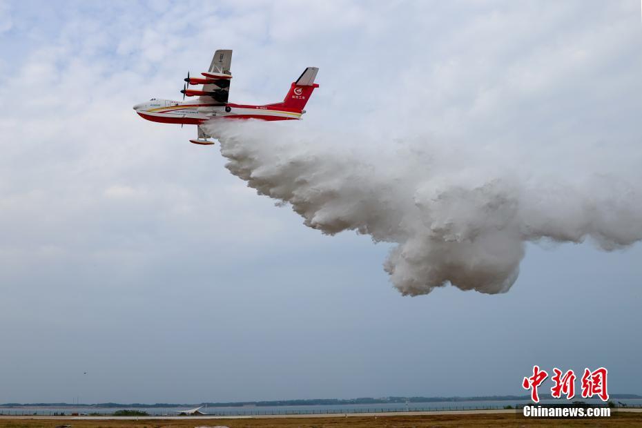 “鲲龙”AG600M灭火机完成投汲水试验