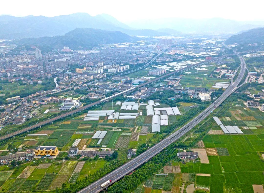 前三季度，温州完成综合交通投资380亿元