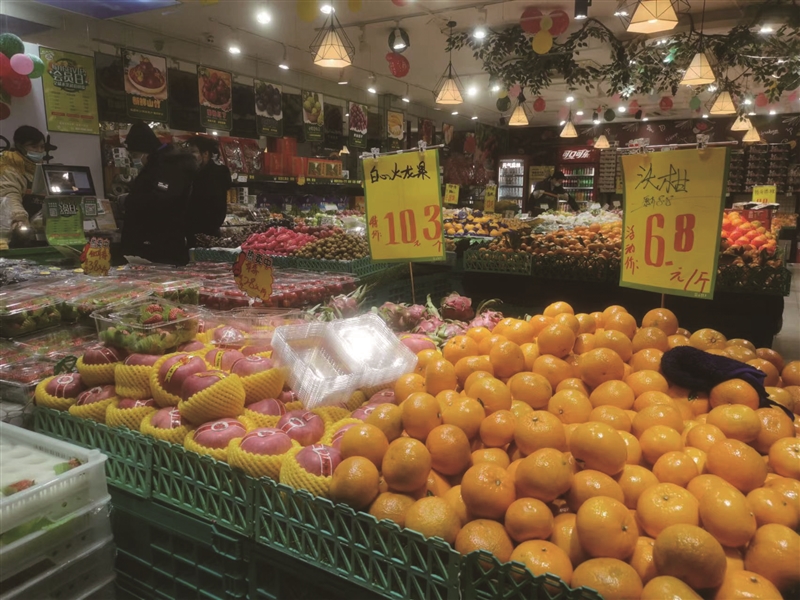 水果市场柑橘和梨子热销 价格也涨了不少
