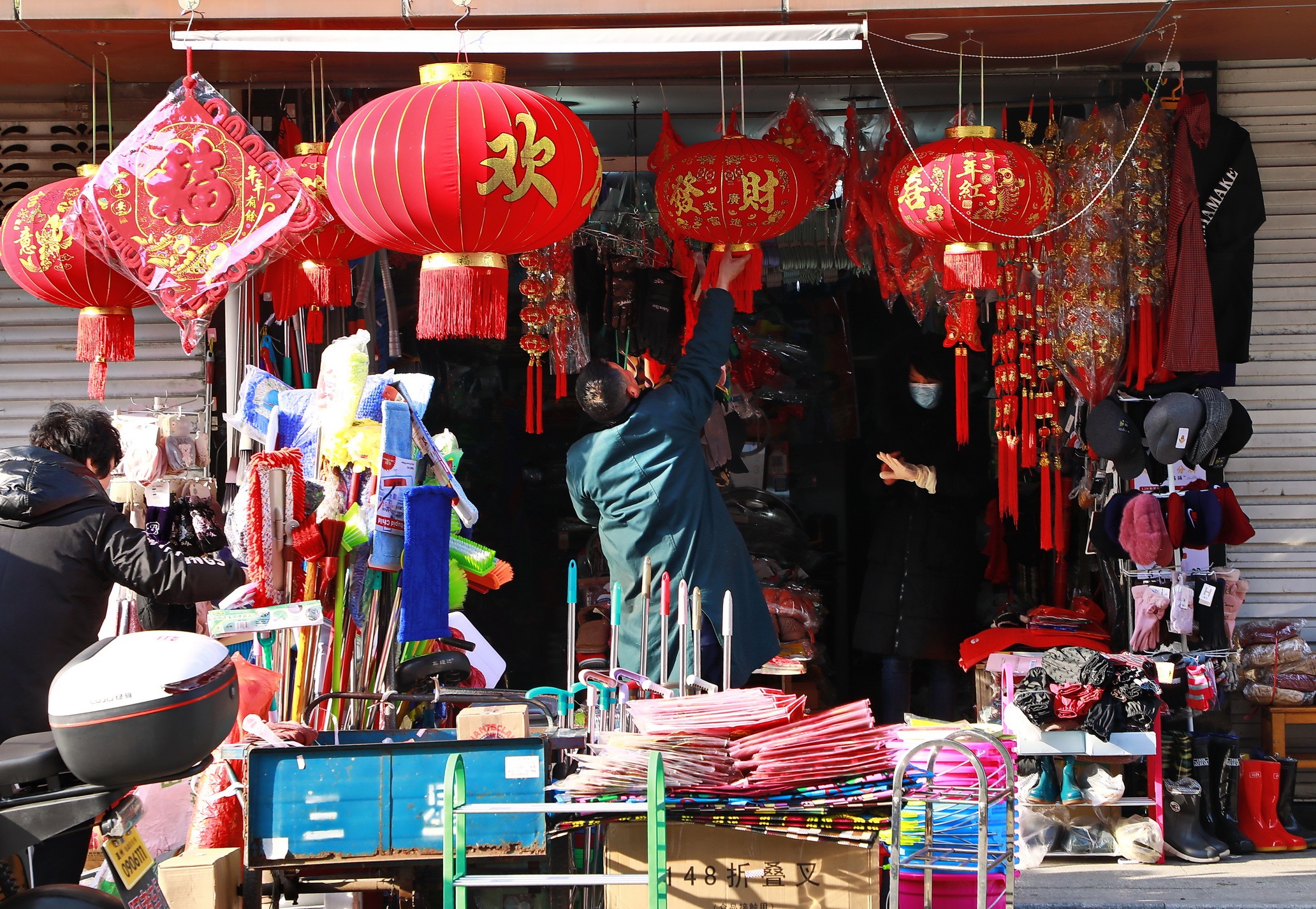 温州鹿城：大红灯笼高高挂 火红祥和中国年