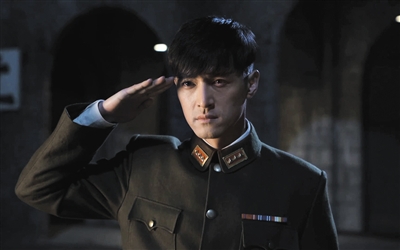 三剧"刷屏"胡歌:恋爱这事儿我真缺两把刷子